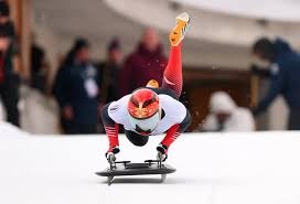 曼联逆境重生：十人应战下的3-2逆转胜利，转折点何在？