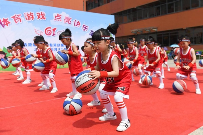 晚上21：30，广东官宣裁掉一人！敲定季后赛4外援，一人留队引质疑